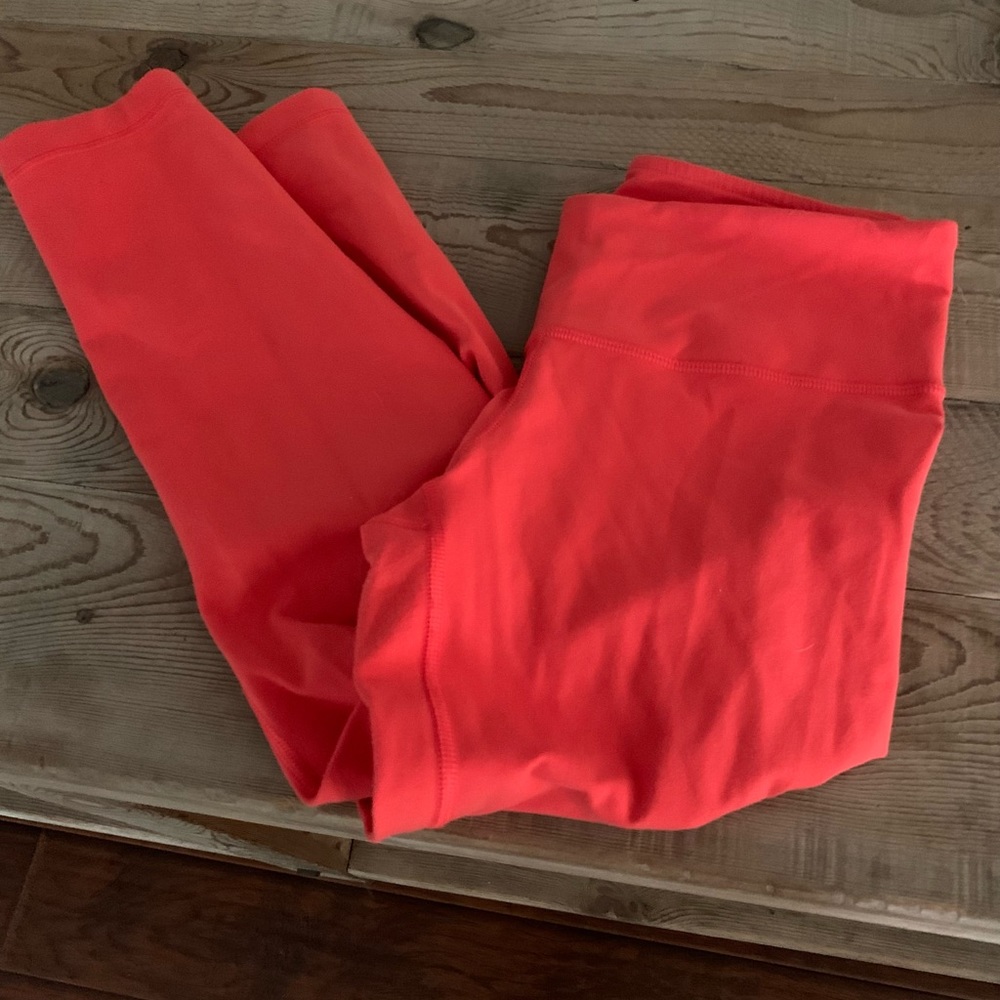 Lululemon coral wunder under crops size 6